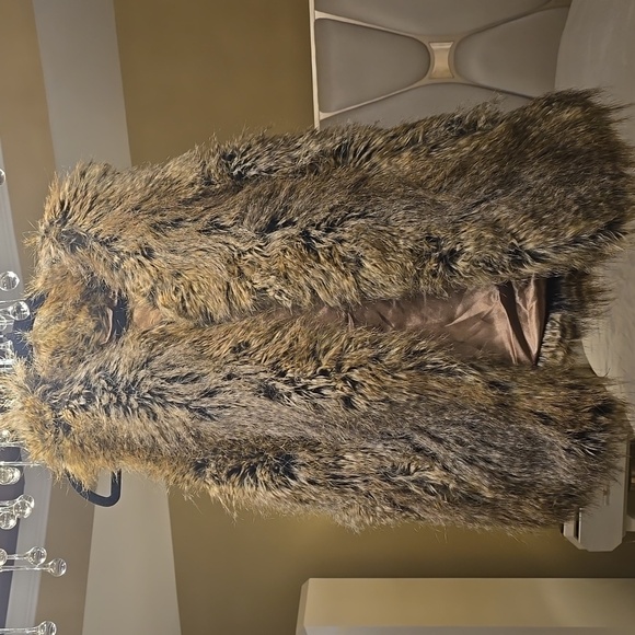 Trina Turk Luxurious Faux Fur Vest in Brown - Picture 1 of 15